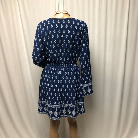 Xhileration Dress Womens Size Small Blue White Floral Long Sleeve V-Neck Boho - Picture 4 of 7